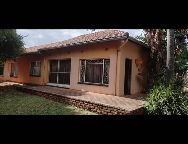 3 BEDROOM HOUSE FOR SALE IN CLAYVILLE EAST